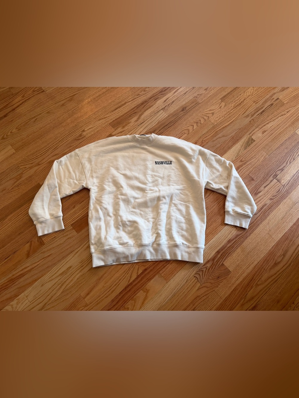 Cream Crewneck Sweatshirt with 'Nashville' Chest Print